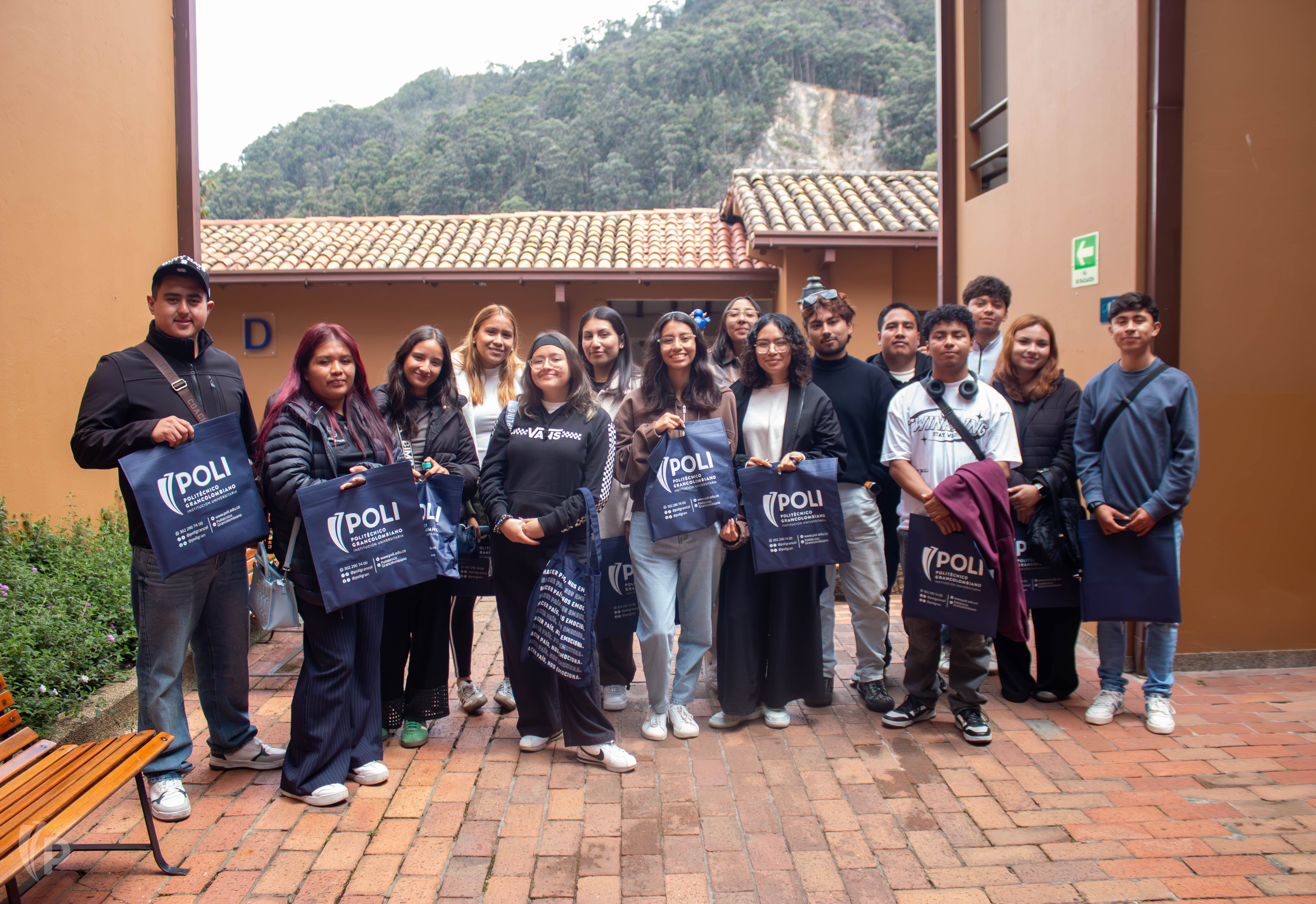 El Poli recibió a delegación mexicana de la Universidad del Valle de Puebla