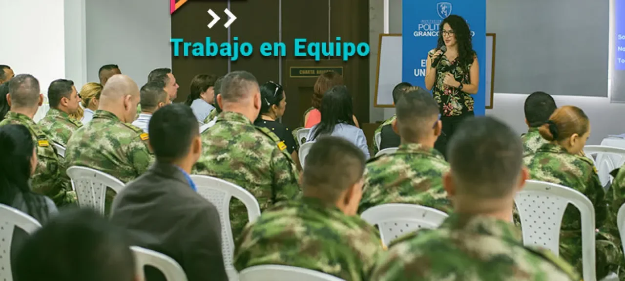expertos-poli-trabajo-en-equipo.jpg