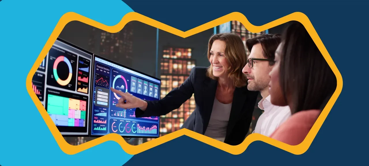 ​Profesionales analizando un dashboard de analítica de datos en pantalla durante una jornada de trabajo