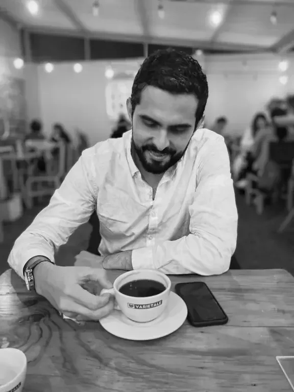 Este es EDWIN en una prueba de imagen con pie de foto